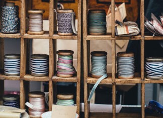 Gorgeous DIY Button Wall Art Made From Old Plates