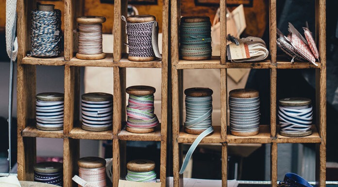Gorgeous DIY Button Wall Art Made From Old Plates